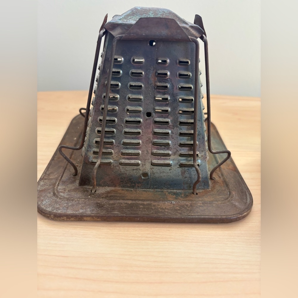 2 antique/vintage cookware, Stovetop Toaster & Red Handled Egg Beater/Hand Mixer - Picture 2 of 11